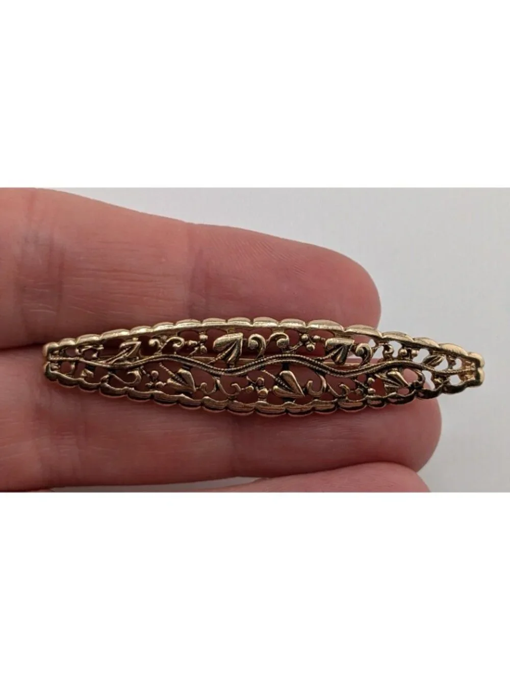 Boho Vintage Floral Filigree Bar Brooch Gold Tone Openwork Vine Pin